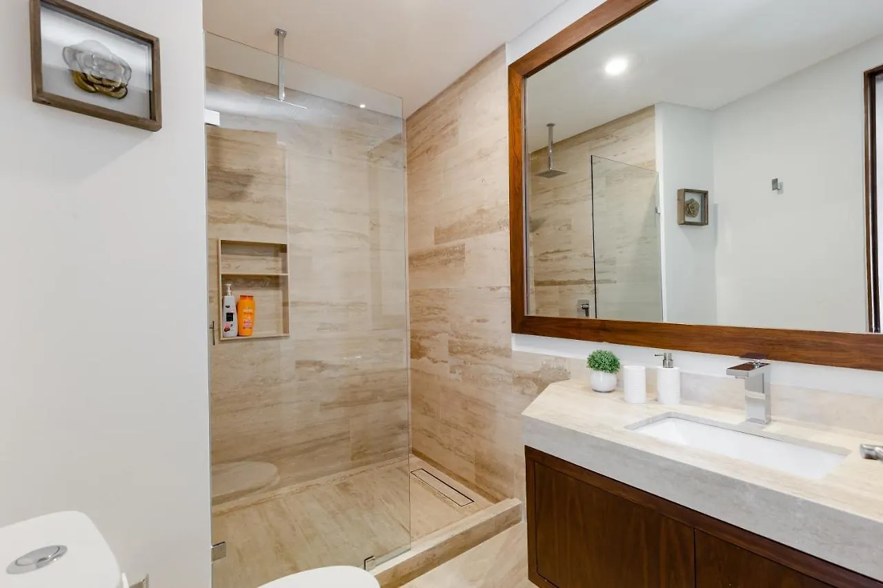 Near Airport, Pool, Spa & Jacuzzi - 3 Bedrooms Cancun Apartment