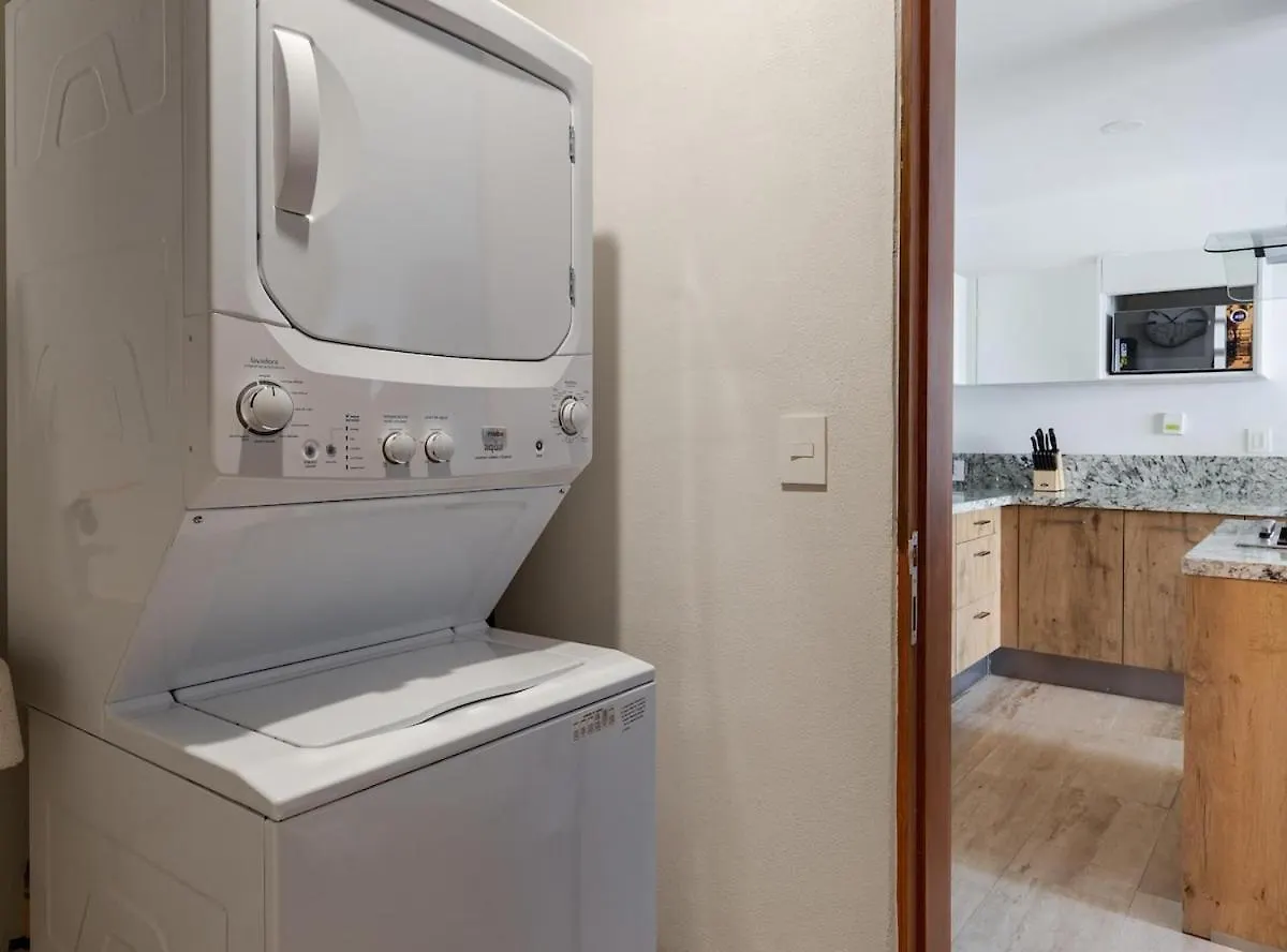 Near Airport, Pool, Spa & Jacuzzi - 3 Bedrooms Cancun