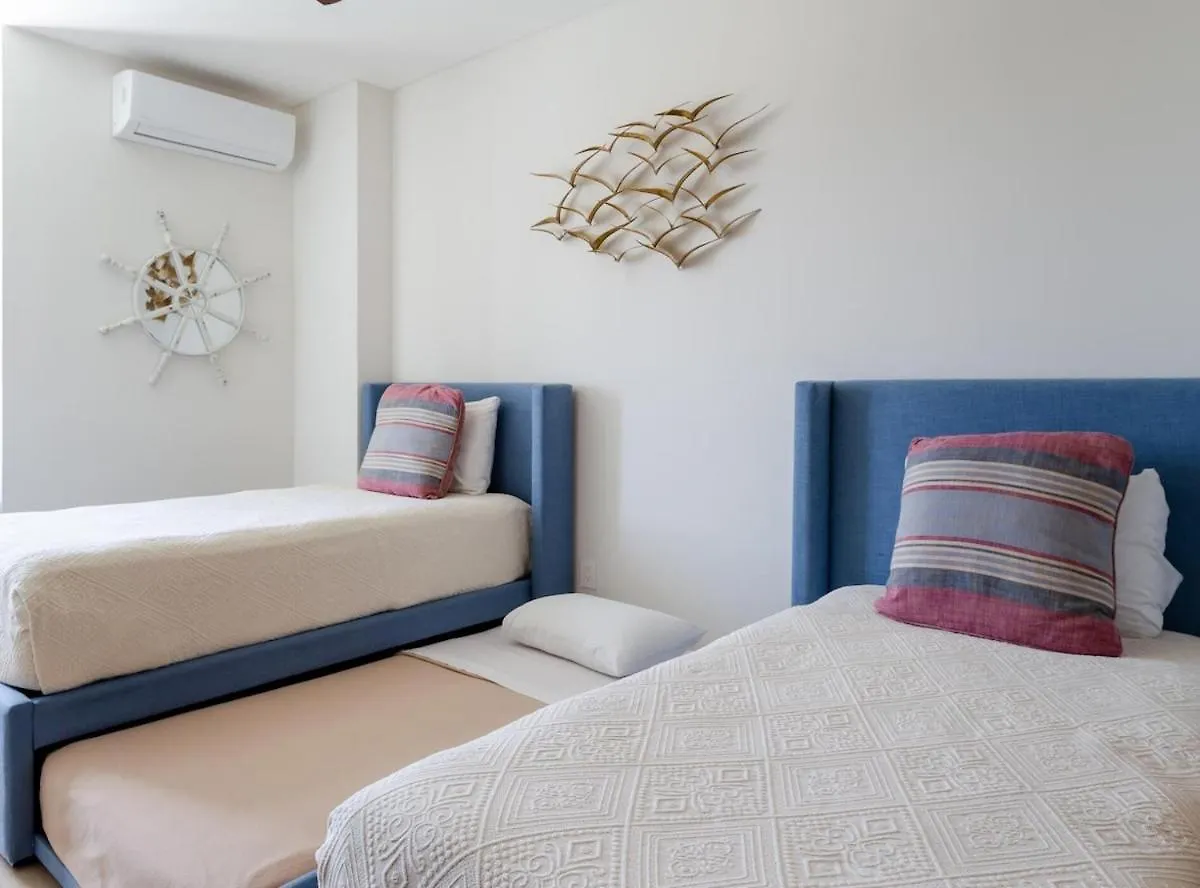 Near Airport, Pool, Spa & Jacuzzi - 3 Bedrooms Cancun